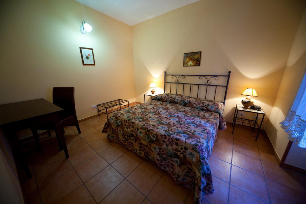 Masseria Rocca Di Gonato Castelbuono  Cameră foto